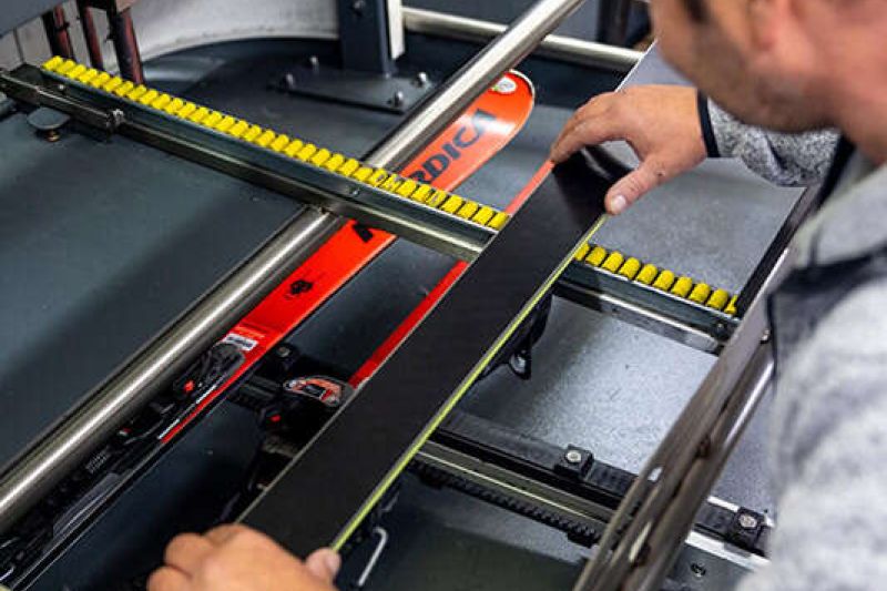 Ski waxing and sharpening in the Krismer sports shop